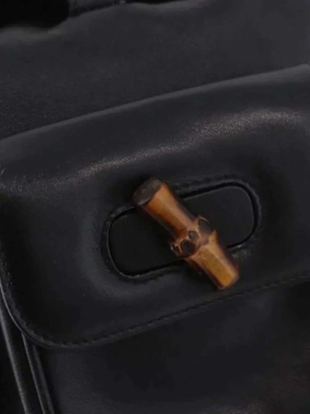 Gucci brand	gucci color	black
